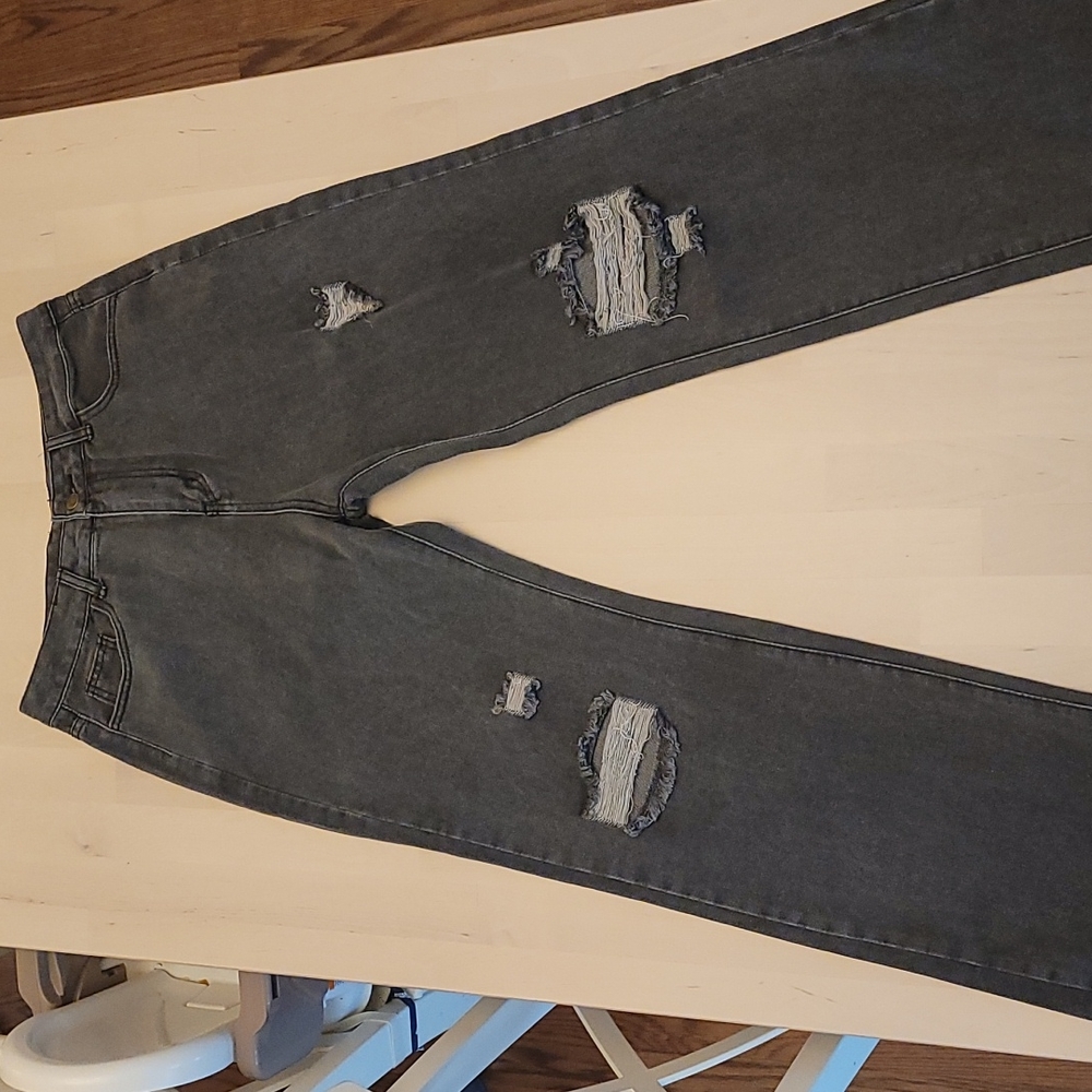 NWT Cellabie Straight Leg Jeans Size M Distressed Grey